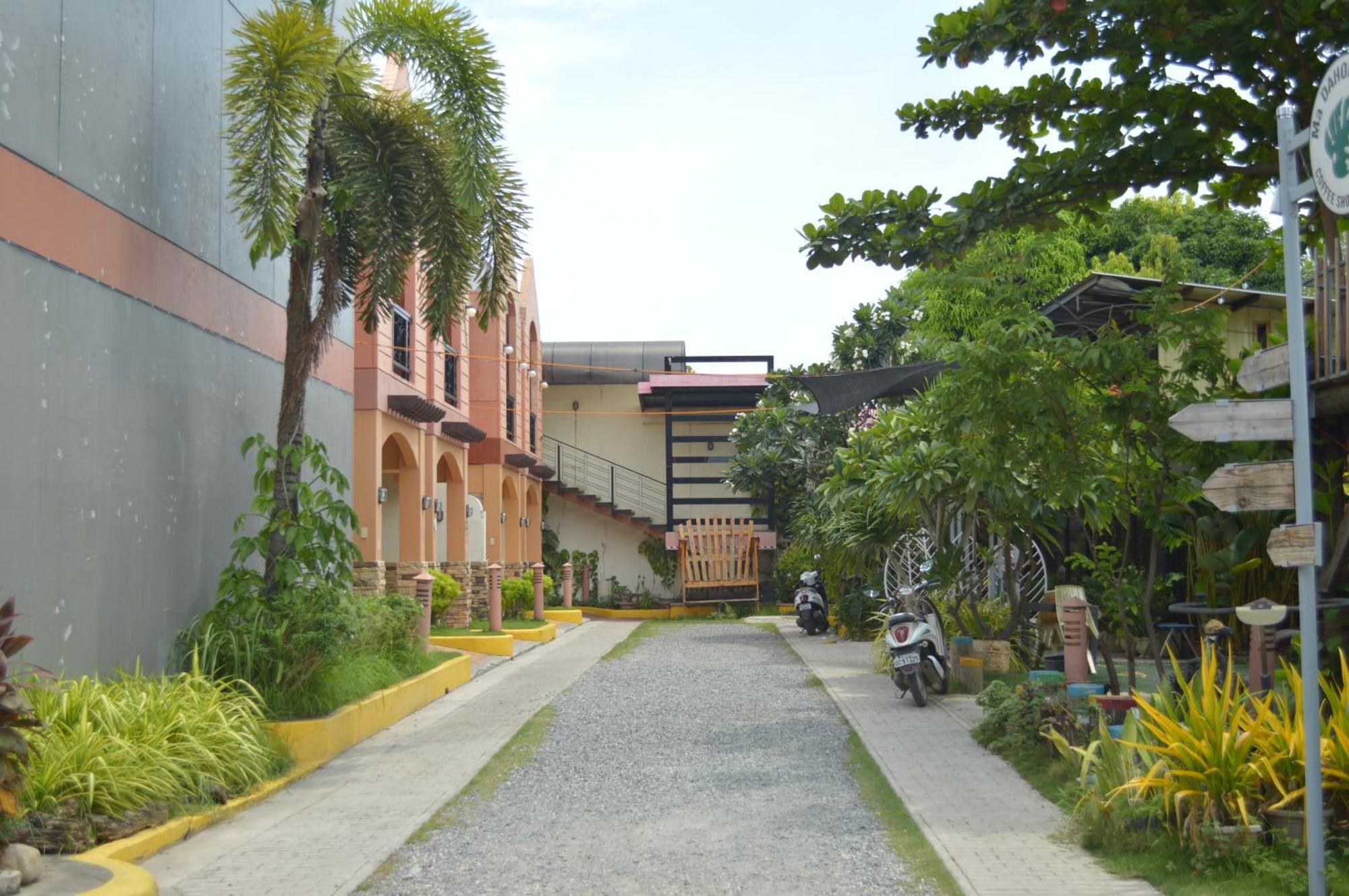 Manora Apartment Talisay  Εξωτερικό φωτογραφία